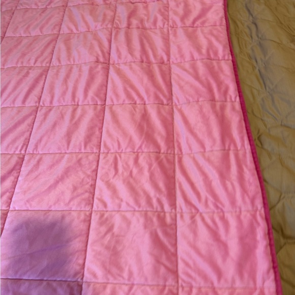 LOL Surprise MGA 40”W 59” Pink Weighted Gentle Hug Blanket Throw - Picture 9 of 10